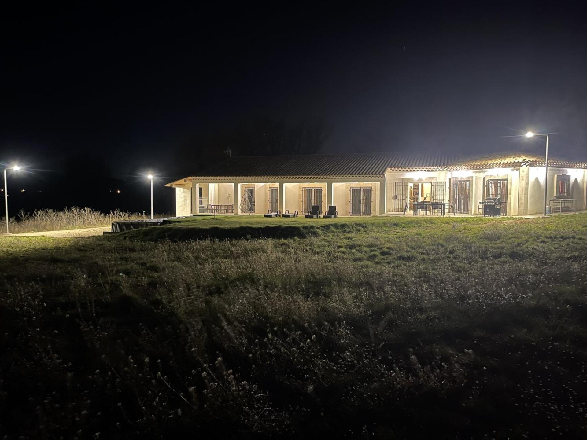Villa Rians Rians  Exterior photo